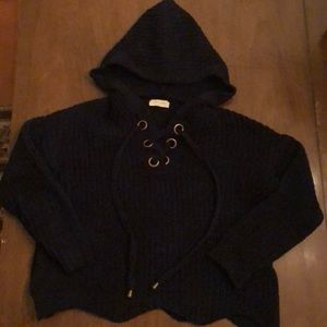 Cozy sweater with hood.